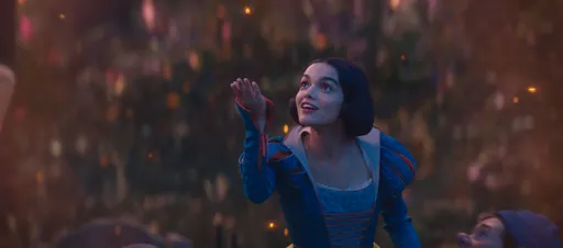 真人版《白雪公主》新预告曝光 盖儿加朵变身最美坏皇后