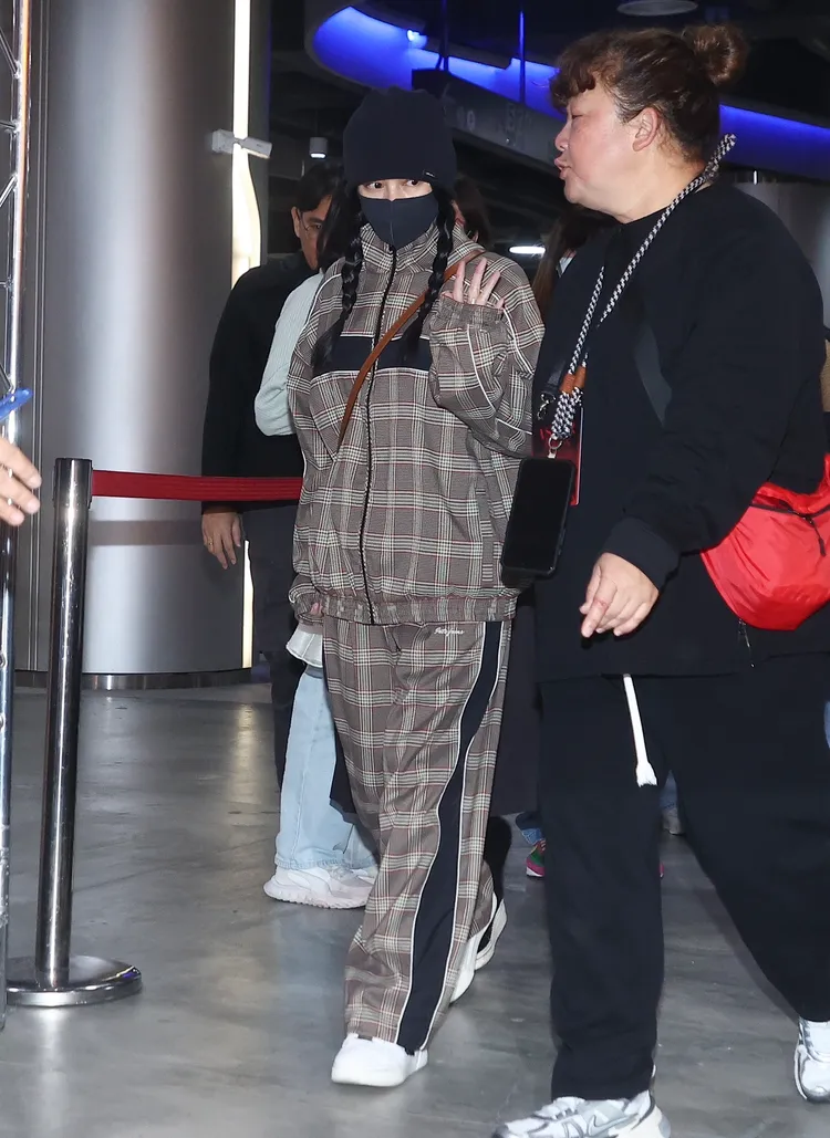 徐若瑄包緊緊快閃入場。莊宗達攝