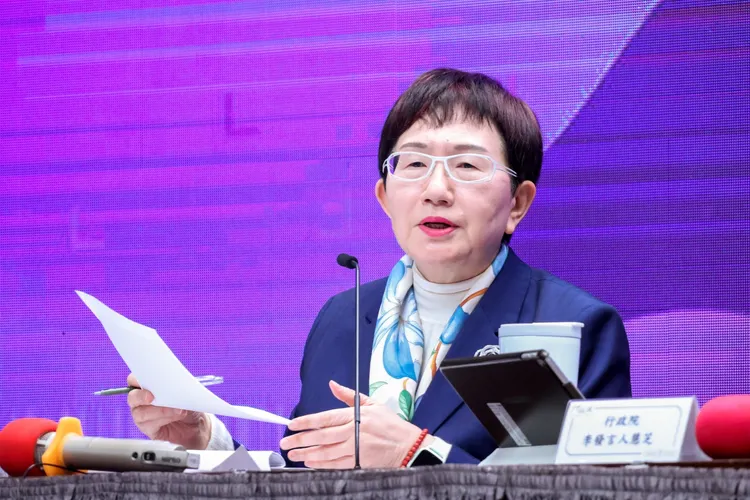 財政部長莊翠雲今赴行政院說明財劃法影響。行政院提供