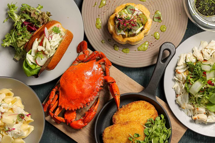 以華麗法式鐵板技藝搭配嚴選頂級食材聞名的ROBIN’S鐵板燒也因應鱈蟹季節推出「法式美蟹香頌」套餐。業者提供