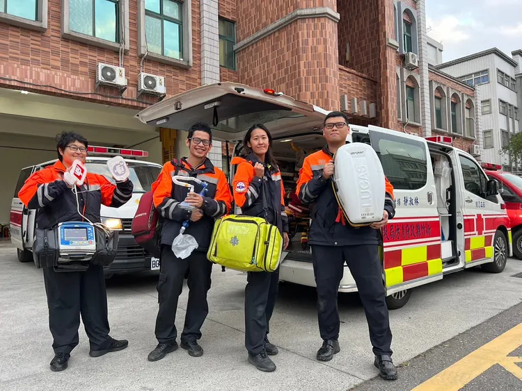 竹東消防分隊詹乃霖(左起)、莊宗旺、顏妡羽、鍾明哲。新竹縣消防局提供