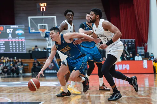 為什麼不一開始就看?PLG裁判看重播改判 勇士投進關鍵球險勝