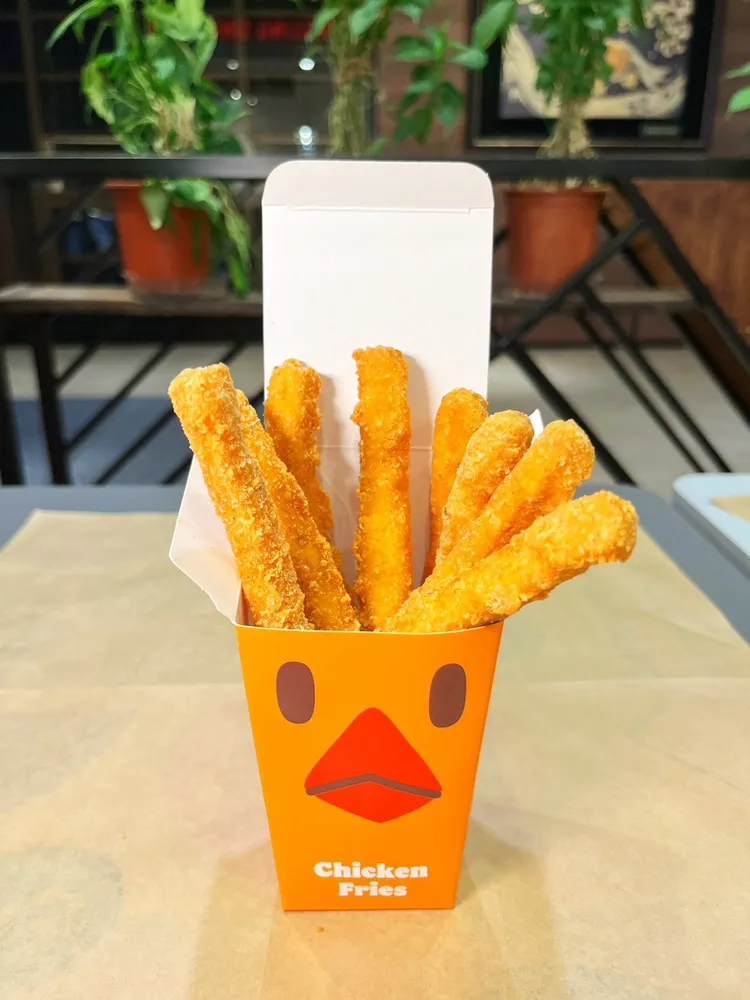 今（14日）新增多項常態餐點包含有著可愛外包裝的「雞薯條」。漢堡王提供