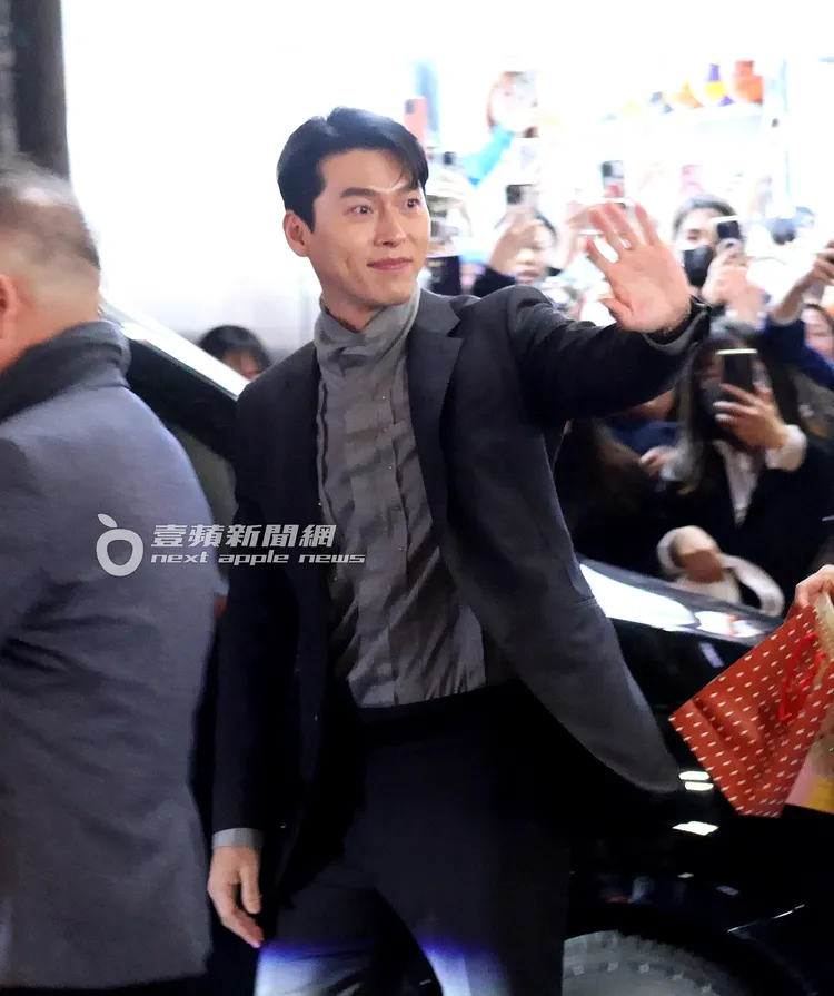 玄彬熱情與粉絲揮手致意。特勤中心攝