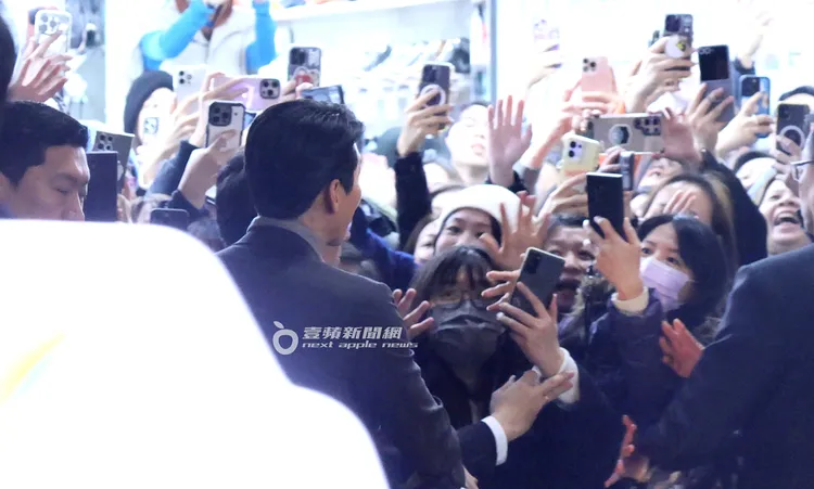 玄彬走向粉絲前打招呼。特勤中心攝