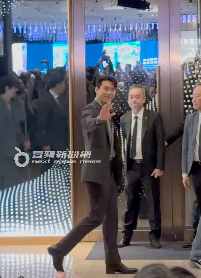 玄彬結束在台北101的電影宣傳活動，露出招牌酒窩微笑與粉絲揮手道別。特勤中心攝