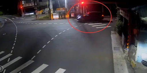 「財富女神」王宥忻酒駕影片曝光！　保時捷怠速停行人穿越道好危險