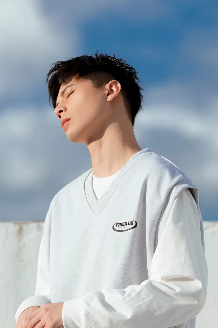 柯朋宇認台上台下個性差很大。圖／光與澈音樂提供