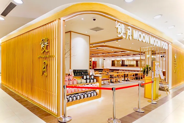 雙月去年首度跨足海外，於新加坡開設首間海外門市。翻攝自雙月臉書