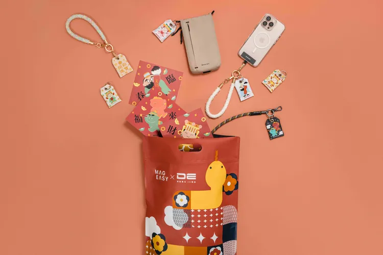德誼數位攜手MAGEASY和大甲鎮瀾宮，推出蛇年福袋，每袋搭配大甲鎮宮的發財金、春聯，MAGEASY手繩組和平安符。業者提供