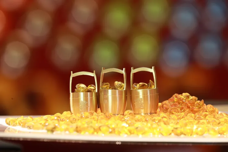 蛇年推出限量「法財一桶金」，要獻給生肖屬蛇的幸運兒。靈鷲山佛教教團提供