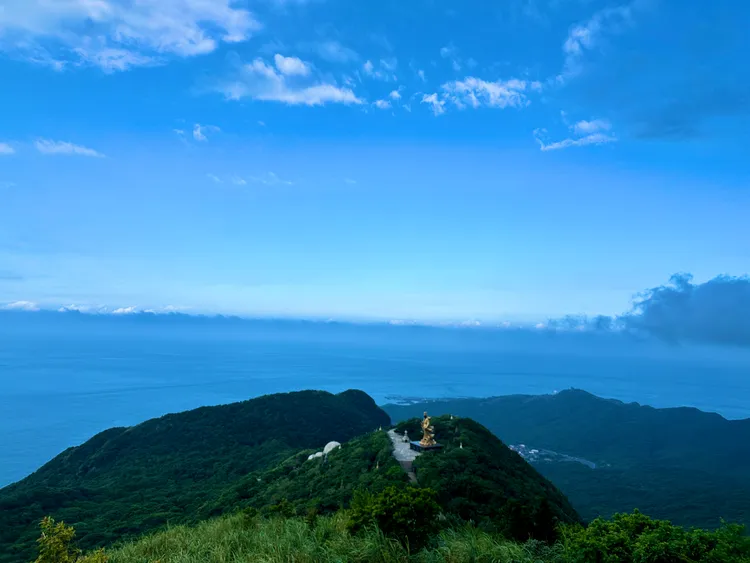 位於台灣福隆寶地的靈鷲山無生道場，名列台灣宗教百景之一。靈鷲山佛教教團提供