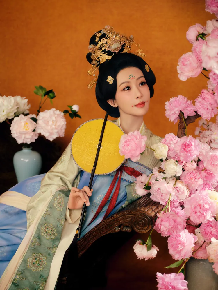 楊紫拍《國色芳華》造型精緻有質感。翻攝楊紫工作室微博