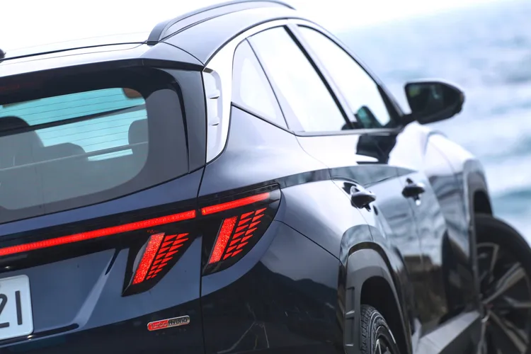 Hyundai Tucson L於2024年在台灣共銷售超過8,000輛車，其中Turbo Hybrid車型就銷售了近6,000輛、佔比達到七成以上。林浩昇攝