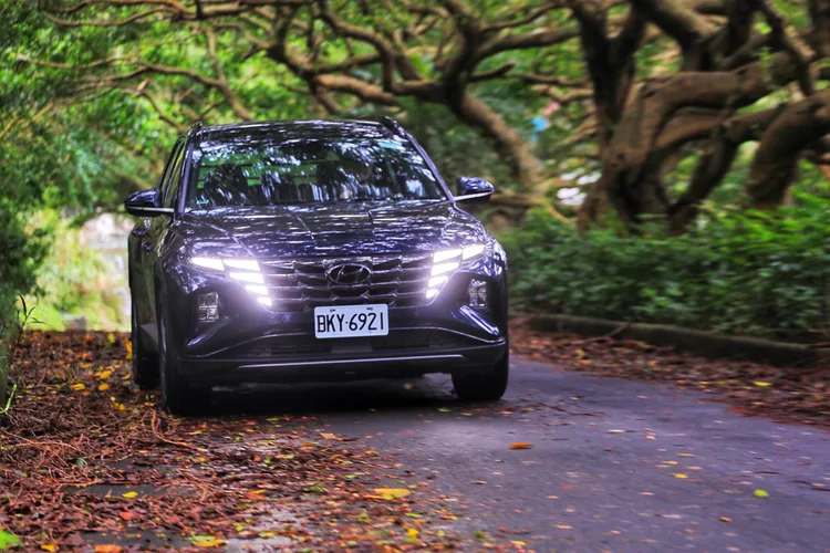 Tucson L Turbo Hybrid在國產市場獨有的渦輪增壓油電科技挹注下，以111.9-129.9萬元相對具親和力的價位，在中型SUV休旅車市場開闢了全新戰場。林浩昇攝