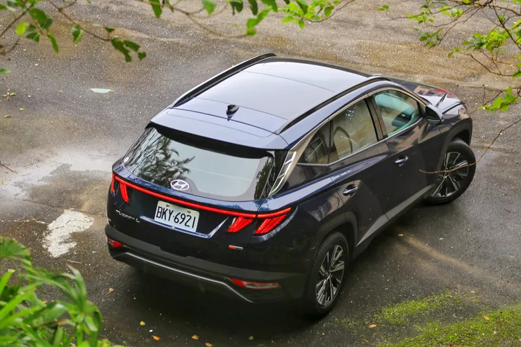 Tucson L Turbo Hybrid最令人印象深刻的除了230匹馬力輸出，平均油耗最優每公升可行駛21.1公里也是令人驚嘆的表現。林浩昇攝