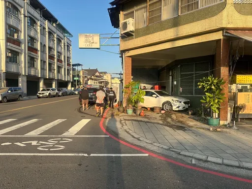 車停自家騎樓遭撞 肇事車跑了! 車主衰被撞又恐挨罰