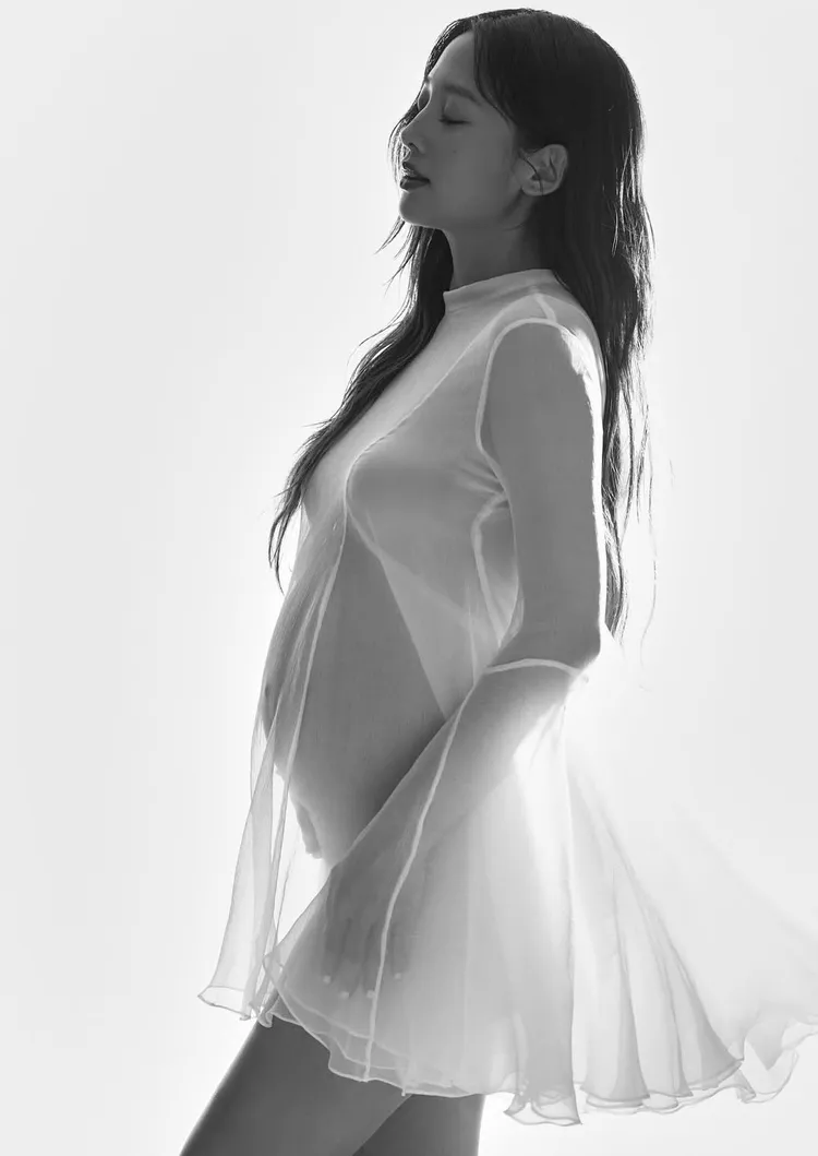 鬼鬼今曬出孕照，大方公布自己已未婚生女。翻攝鬼鬼ｉｇ