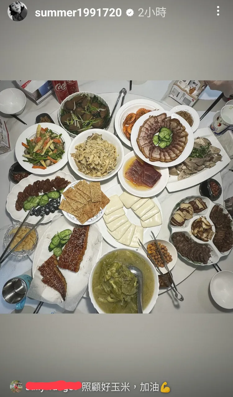 孟耿如曬出團圓飯，粉絲留言替她加油。翻攝自孟耿如IG