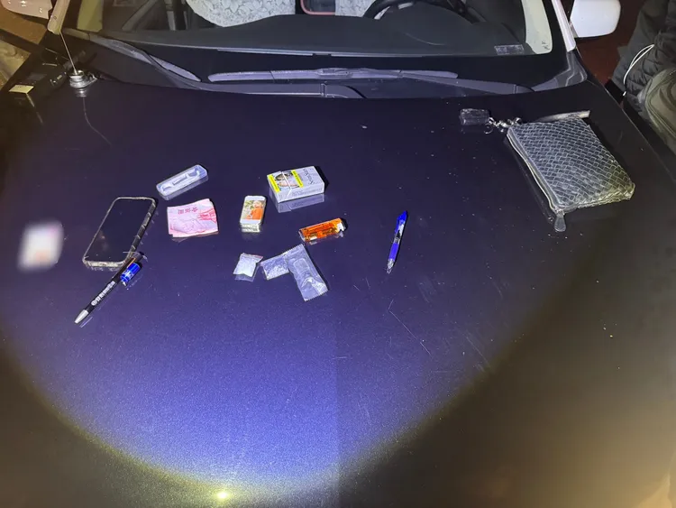 警方在嫌犯車上搜出K他命毒品。翻攝畫面
