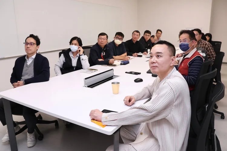 不斷的創新研發是巨鎧精密成功的關鍵。莊宗達攝