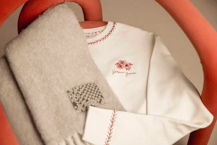 或是以紅色線條呼應新春氣息。品牌提供