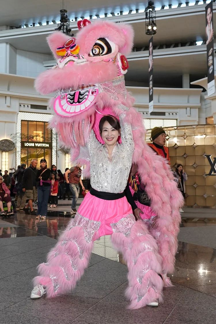 今天是大年初一，台北101董事長賈永婕今驚喜化身舞獅為新的一年開啟好兆頭。彭欣偉攝