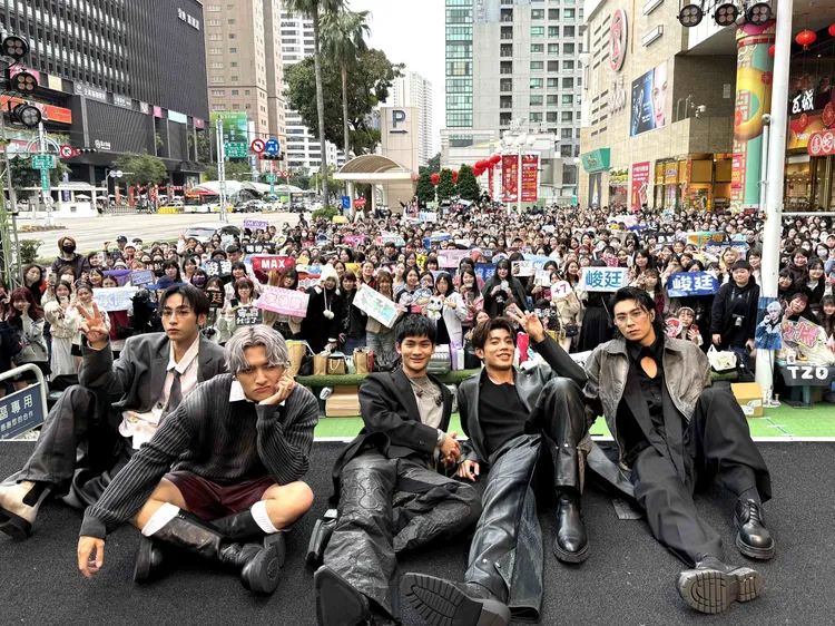 FEniX簽唱會上盡量滿足粉絲願望。圖／華納音樂提供