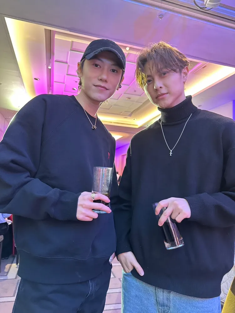 毛弟（左）和哥哥王子出道至今給家裡超過千萬孝親費。王思穎攝