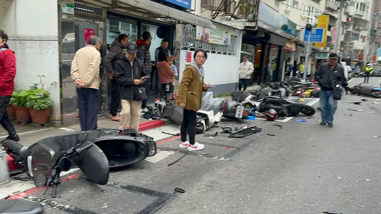 現場多車遭殃。特勤中心攝