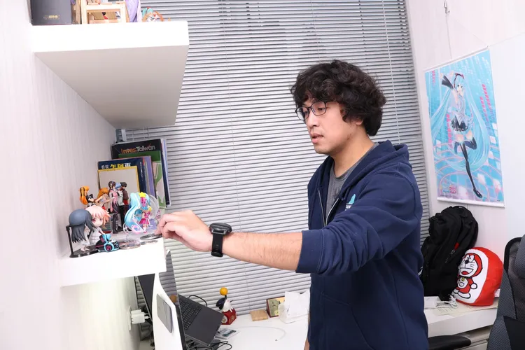 沈伯洋苦笑自己忙到籃球都沒得打了。記者莊宗達攝