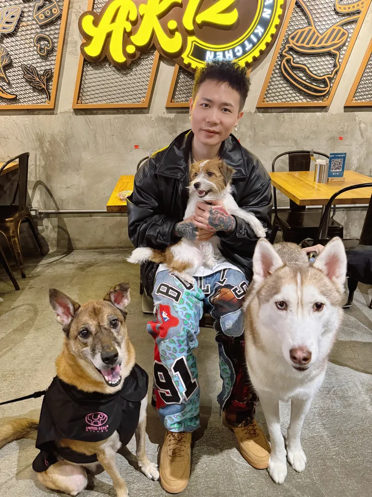 蕭秉治挑戰任務擔任狗保母。相信音樂提供