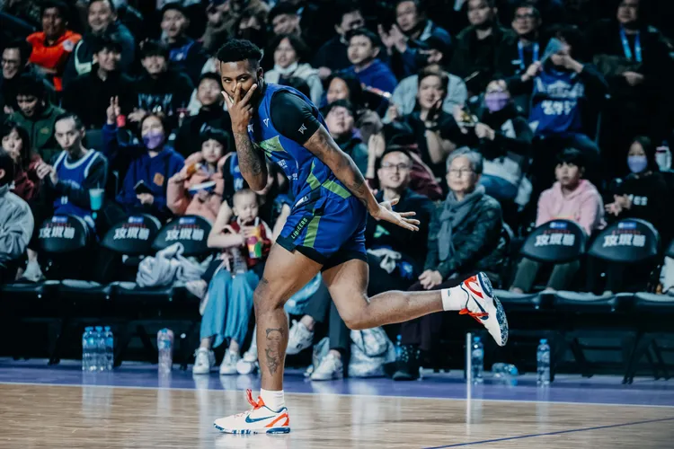 攻城獅洋將努利砍44分再破聯盟紀錄，可惜攻城獅末節失誤過多不敵新北國王。攻城獅提供