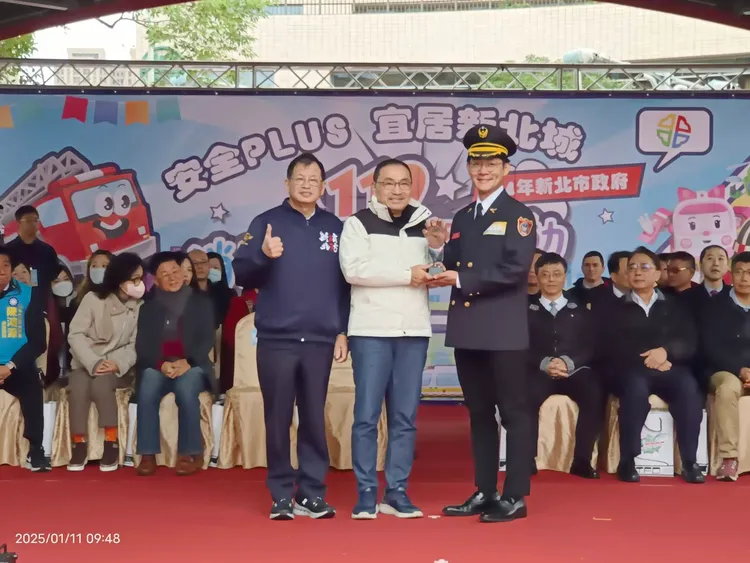 侯友宜出席活動表示，新北市近5年不僅火災發生率下降20%，OHCA康復出院率也自10.71%提升至11.68%，累計成功救回1,213人。消防局提供