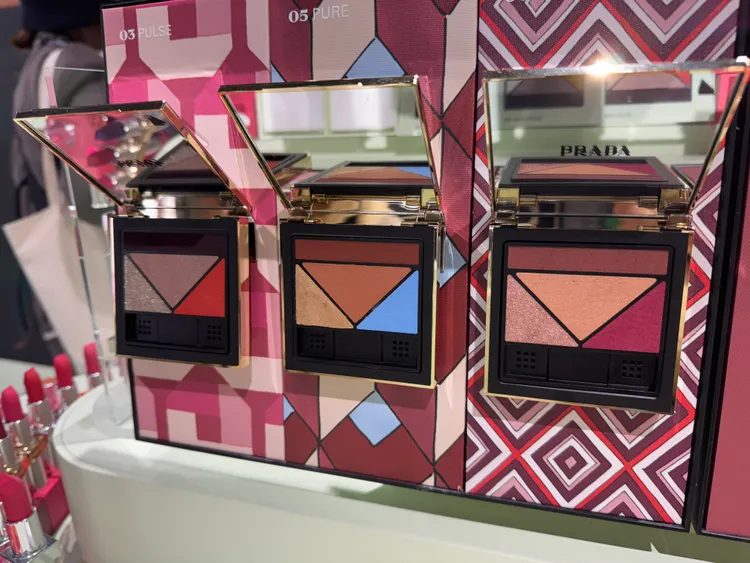 秀場眼影盤，3250元（蕊芯2600元）。張家玲攝