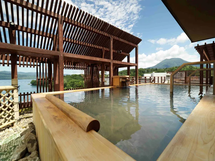 北海道「釧路市」有著被封為日本國內難度最高的「RIGHT WING」雪道。業者提供