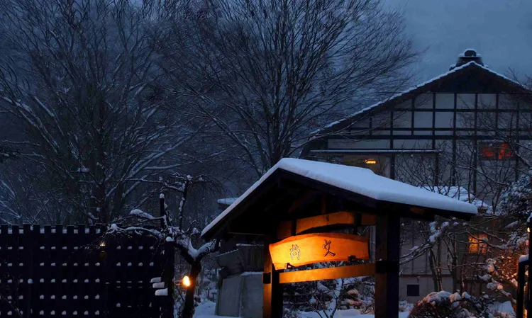 群馬縣 「利根郡水上町」每年一月到三月有期間限定的「狗拉雪橇體驗」 。業者提供