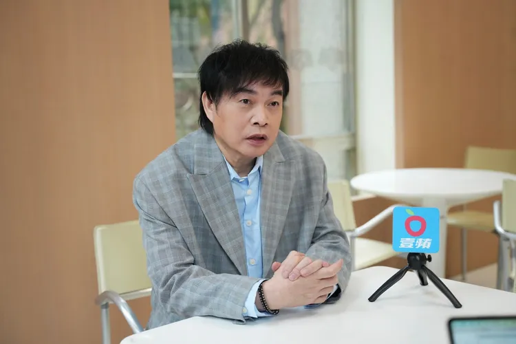 康康談接下《綜藝一級棒》抱持老二哲學。彭欣偉攝