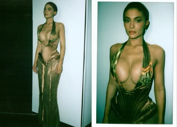 Kylie Jenner身穿以馬甲作為設計靈感的緊身上衣。翻攝Jean Paul Gaultier IG