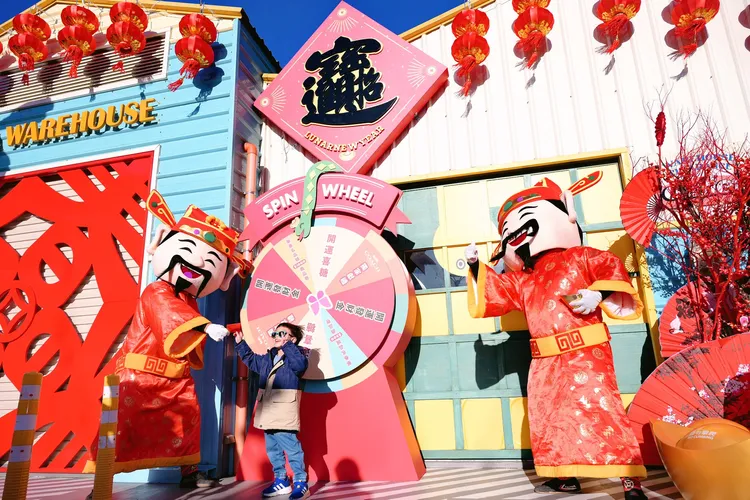 初一到初三(1/29至1/31)下午3點至4點，財神爺將在三期廣場帶來「蛇年好運轉轉樂」 。業者提供