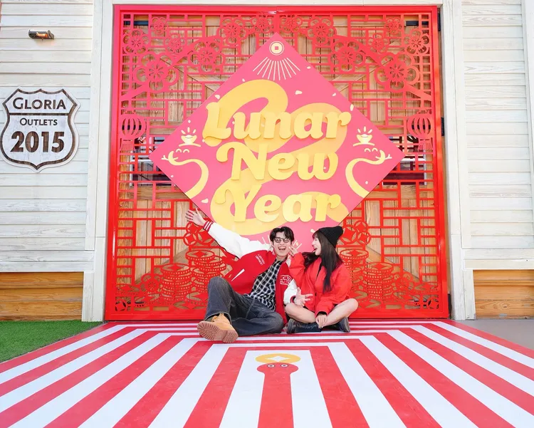 一期正門貪食蛇打卡地貼。業者提供