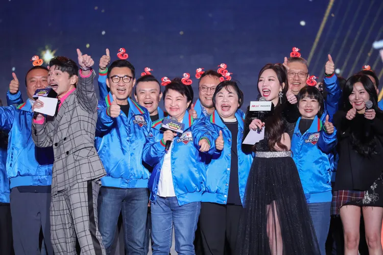 台中市長盧秀燕致詞只說6個字「台中蛇麼都好」。市府提供