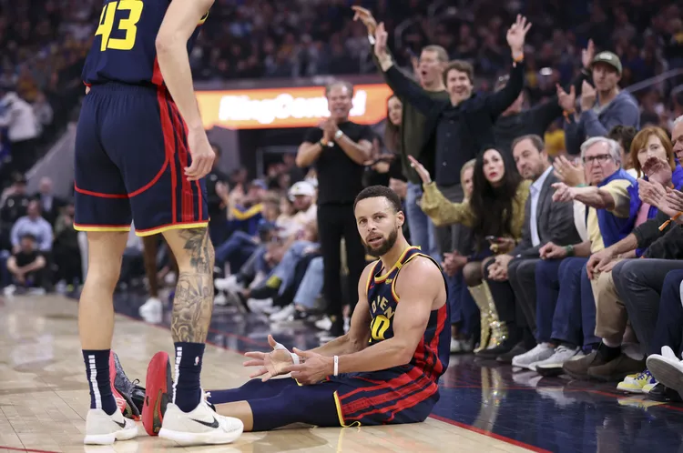 柯瑞飆26分勇士仍慘敗。  美聯社