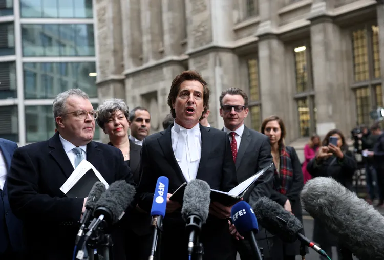 哈利的律師薛本宣布與梅鐸的新聞集團達成和解。路透社