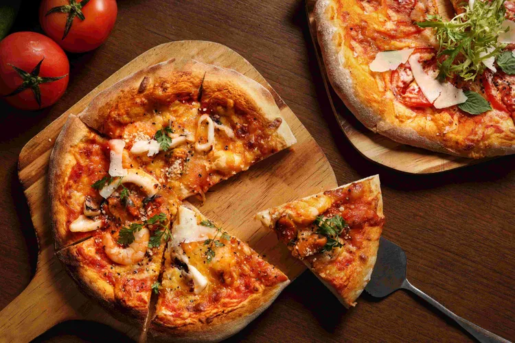 捷絲旅台北西門館「新春享優惠」住房專案加碼贈送平日週一至週三入住的房客「義饗食堂」人氣窯烤披薩兌換券。捷絲旅提供