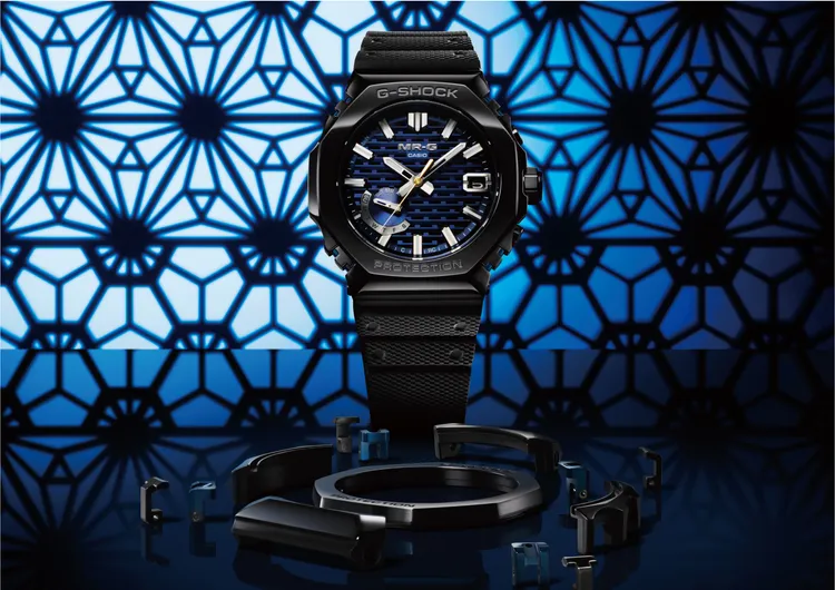 G-SHOCK推出擁有青墨色調面盤的MRG-B2100R-2A。品牌提供