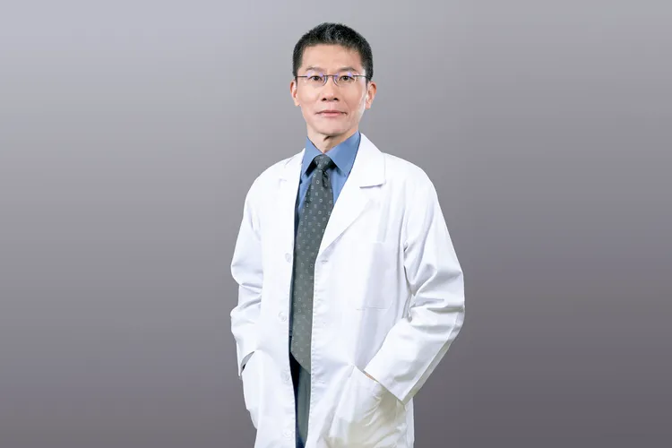 急重症專科、前榮總急診醫師陳威龍。初日診所提供