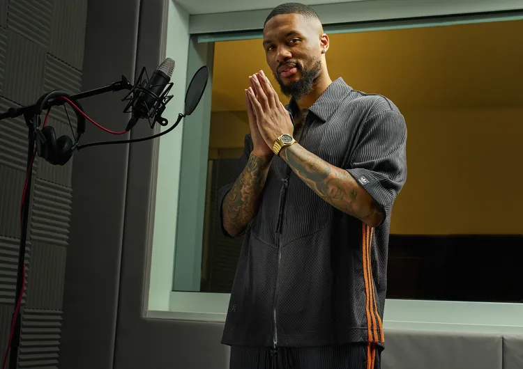 Damien Lillard配戴自己的聯名錶。品牌提供