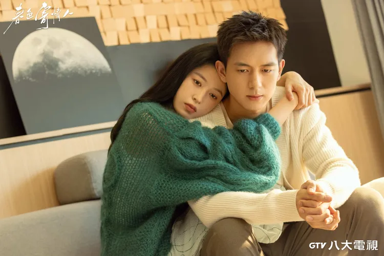 李現（右）與周雨彤透過愛來治癒彼此的不完美。八大提供