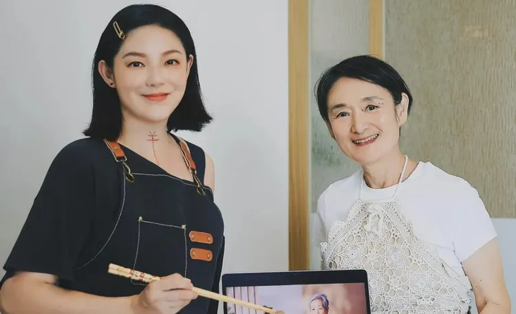 譚艾珍與女兒歐陽靖是觀念非常開放的母女。翻攝歐陽靖臉書